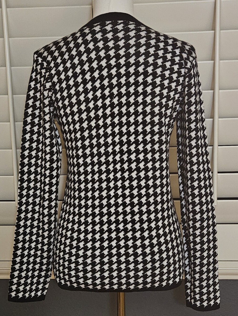 VGT CAROLYN TAYLOR ,HOUNDSTOOTH SHOULDER BUTTON KNIT SWEATER SMALL - Picture 5 of 9